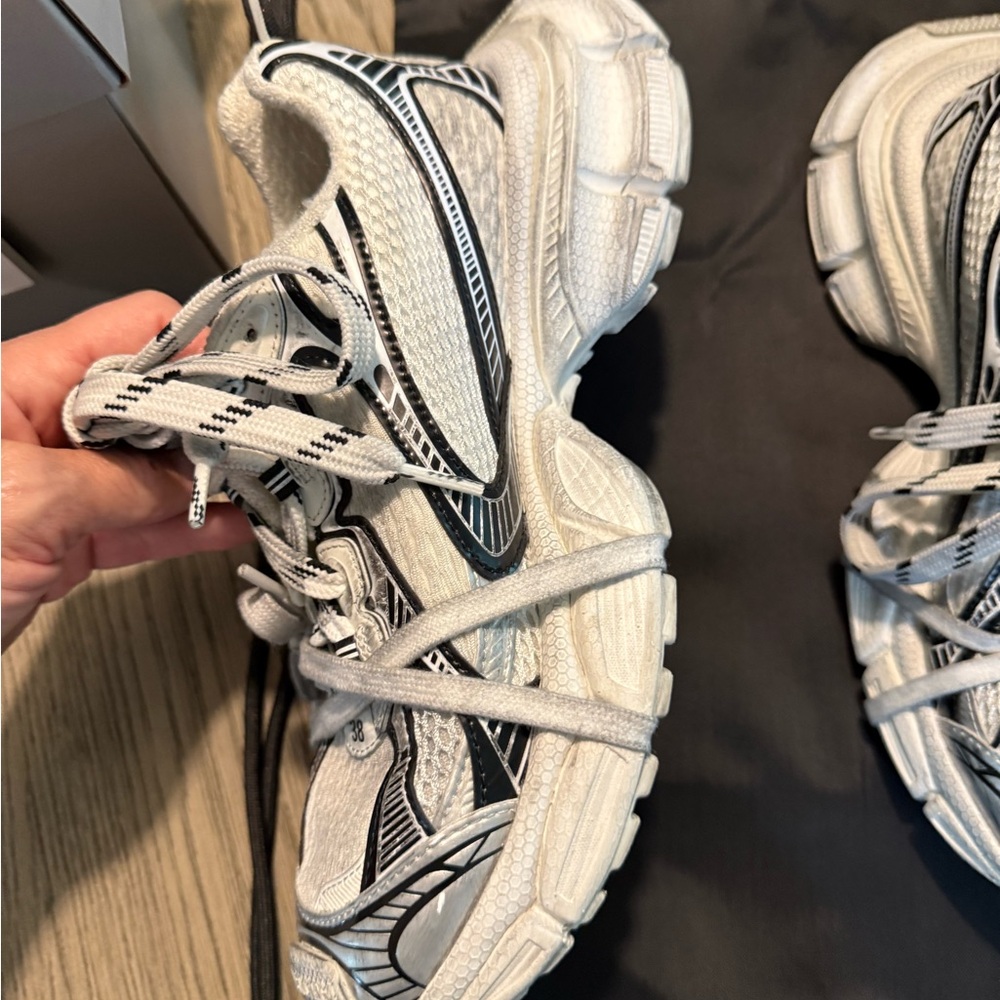 Balenciaga White and Black Sneakers Distressed Chunky Design size 38, fits 38.8 - Picture 3 of 13